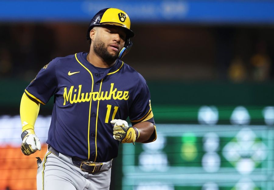 Brandon Woodruff bounces back to lead Brewers past Pirates