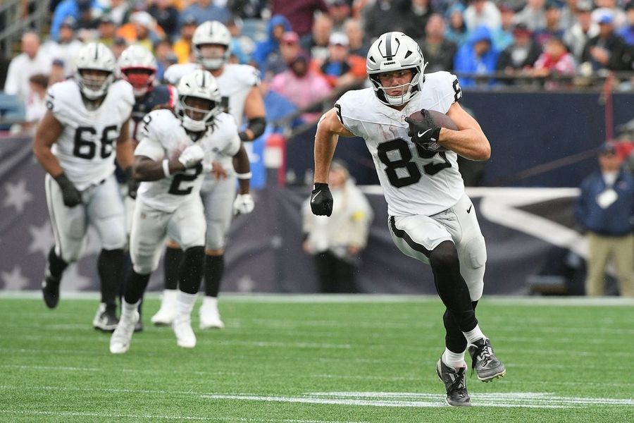 Raiders TE Brock Bowers 'OK' after being hit on knee