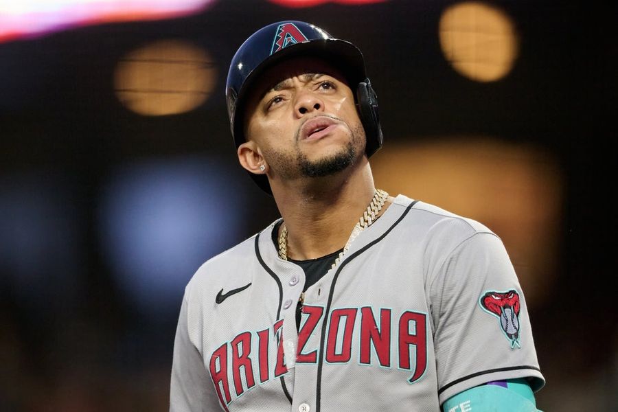 Ketel Marte, segunda base de los DBacks, abandona el partido contra los Giants por una contusión en el pie.