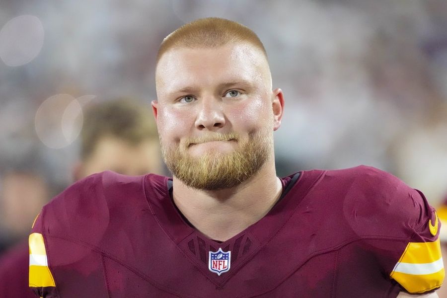 Os comandantes colocaram o C Tyler Biadasz (tornozelo, joelho) na lista de lesionados.