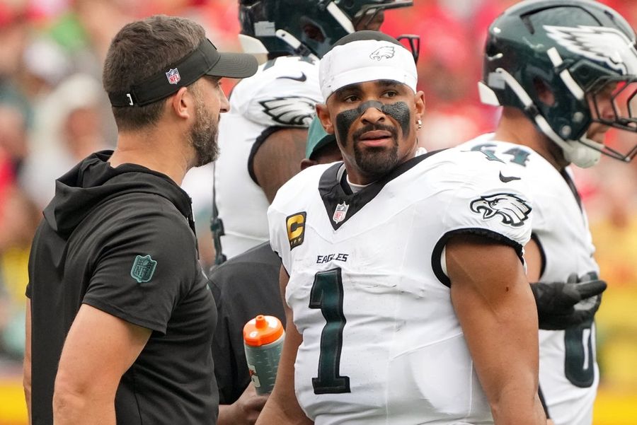 Eagles' Nick Sirianni sidesteps Jalen Hurts queries