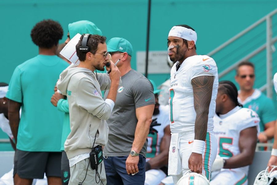 Dolphins coach on potential QB change: 'Everything is on the table'