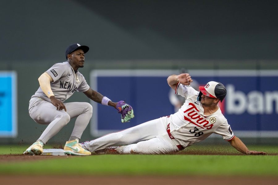 Deadspin | Yankees blanked by Twins, fall 5 back in AL East race