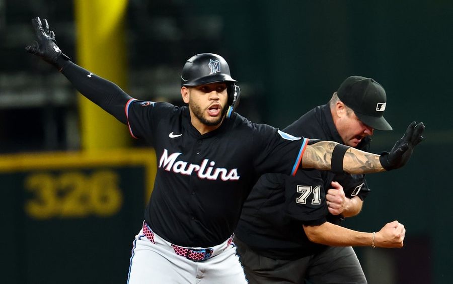 12th-inning uprising sparks Marlins, damages Rangers' playoff hopes