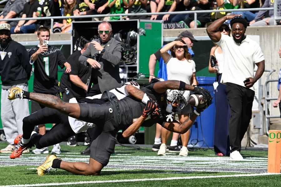 NCAA Football: Oregon State at Oregon