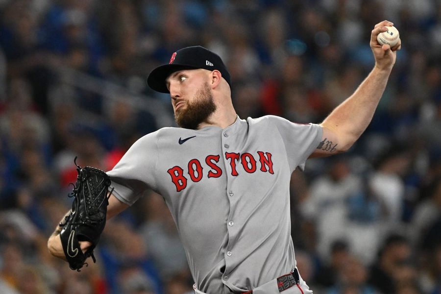 Garrett Crochet's gem lifts Red Sox past Blue Jays, closer to postseason
