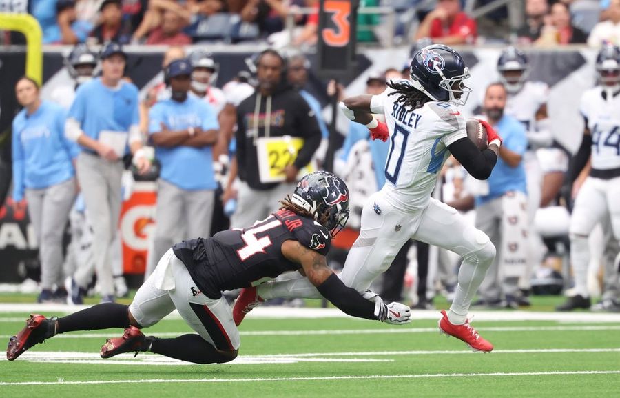 Titans' Calvin Ridley sustains broken fibula, will miss rest of season
