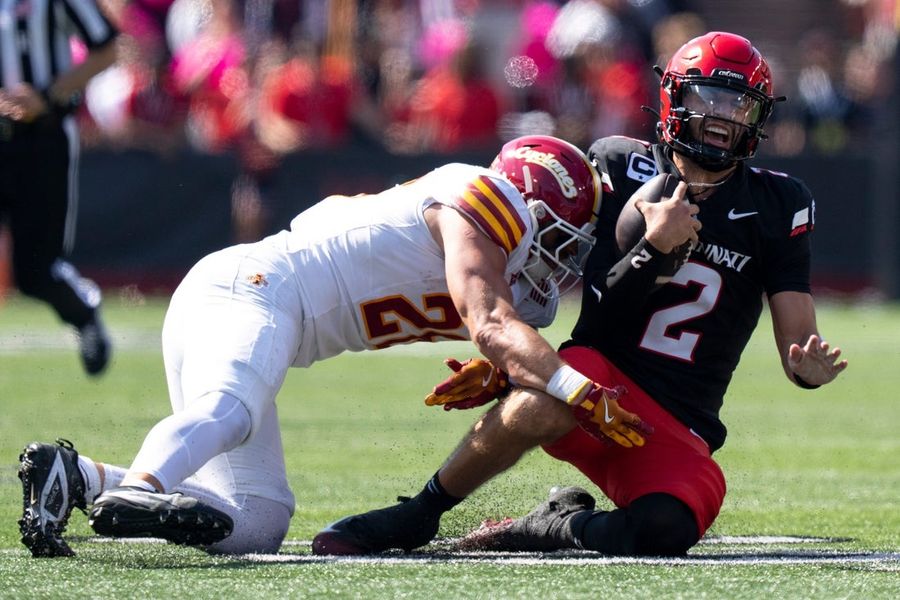 Cincinnati hands No. 14 Iowa State first loss