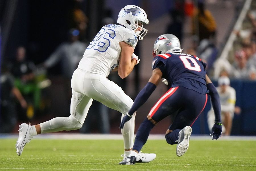El esquinero de los Patriots, Christian González, se lesiona el tendón de la corva