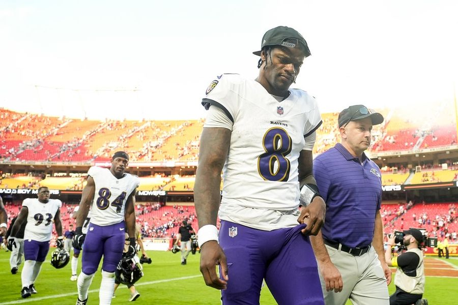 Lamar Jackson (tendón de la corva) permanece fuera mientras los Ravens se preparan para los Rams