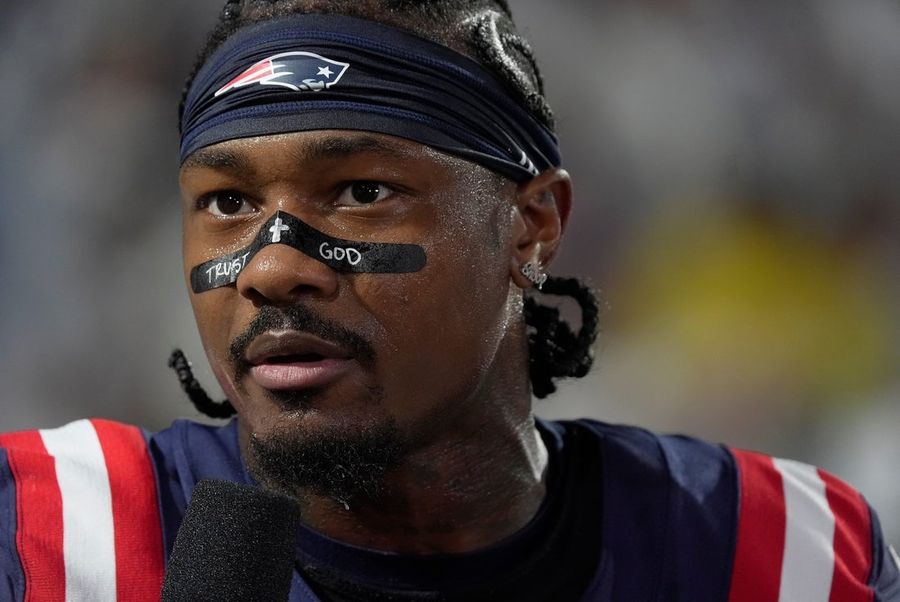 Patriots WR Stefon Diggs facing strangulation, assault charges