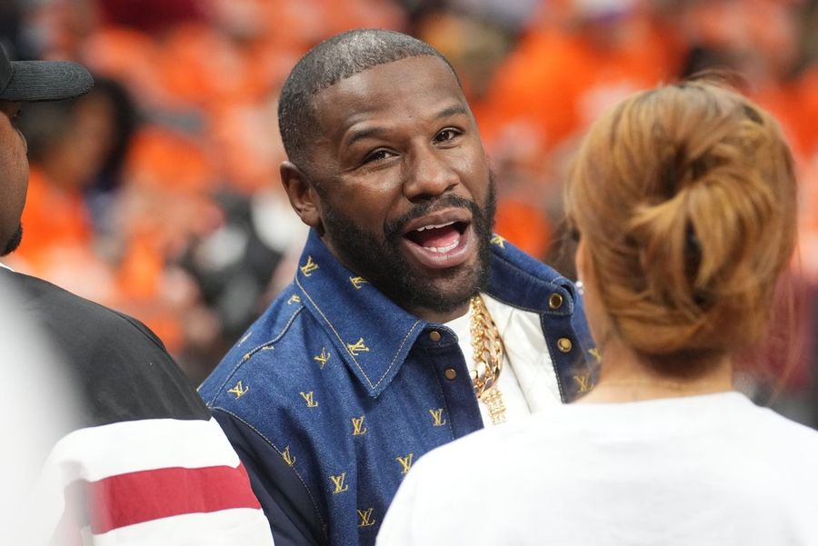 Informe: Floyd Mayweather enfrenta cargos por delito grave por cheque sin fondos.