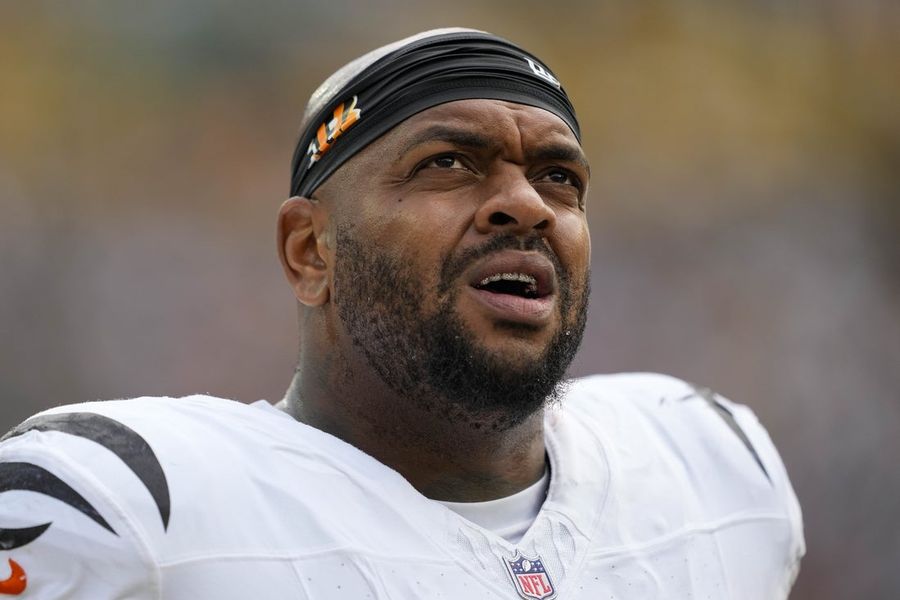 Chiefs trazem de volta o defensive lineman Mike Pennel.