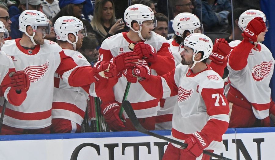 NHL: Detroit Red Wings at Toronto Maple Leafs