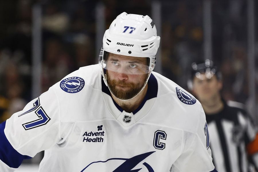 O capitão do Lightning, Victor Hedman, retorna à lista de lesionados.