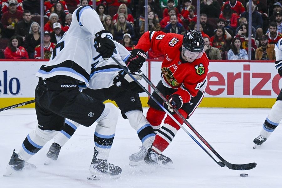 Ilya Mikheyev scores twice as Blackhawks take down Mammoth