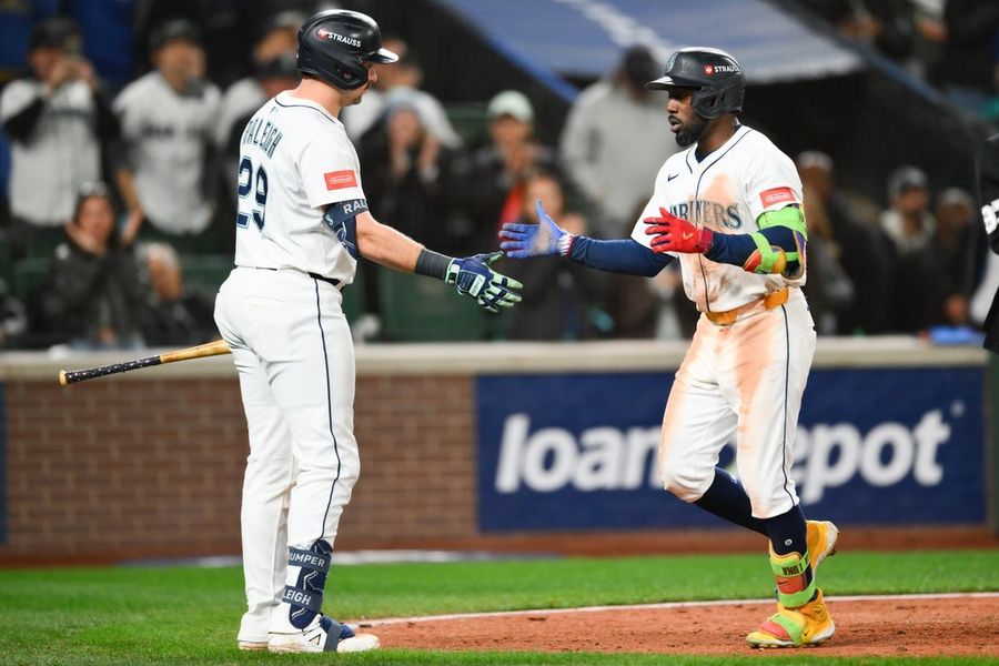 Deadspin | Randy Arozarena apologizes to Cal Raleigh for WBC spat