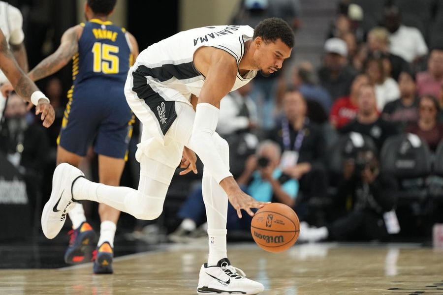 Young stars take center stage as Spurs, Mavericks clash
