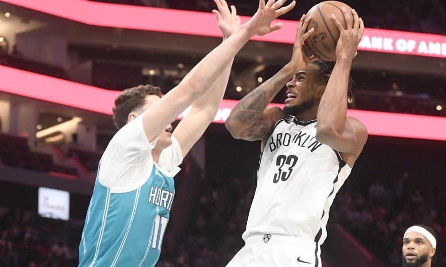 Los Hornets, con su potente puntería, dominan a los Nets en el primer partido