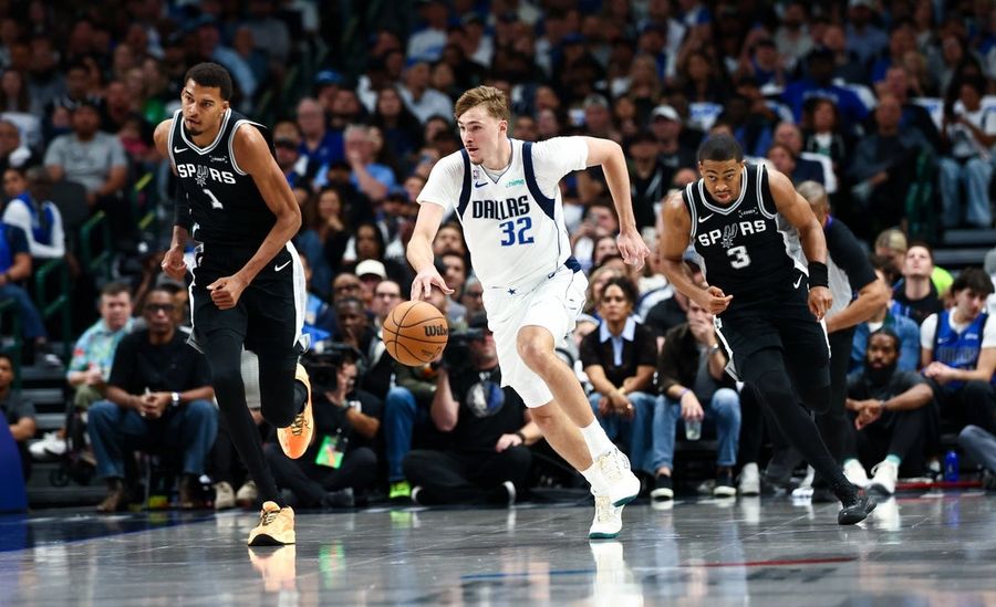 A camisa usada por Cooper Flagg em sua estreia na NBA foi vendida por US$ 1 milhão.