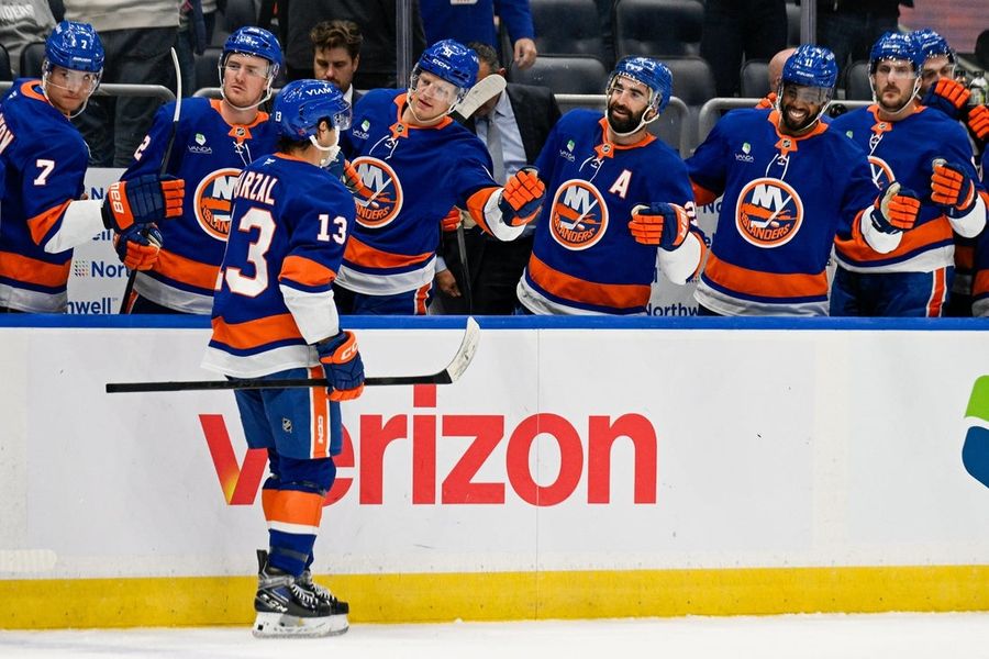 NHL: Detroit Red Wings at New York Islanders