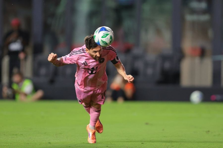 Lionel Messi tallies twice as Inter Miami take opener vs. Nashville