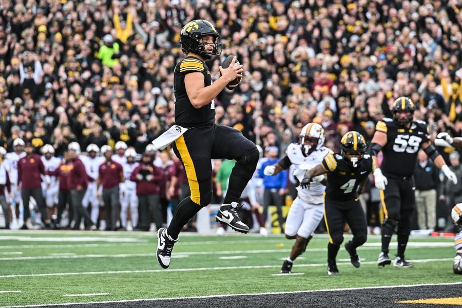 Iowa takes down Minnesota in all-around dominant performance