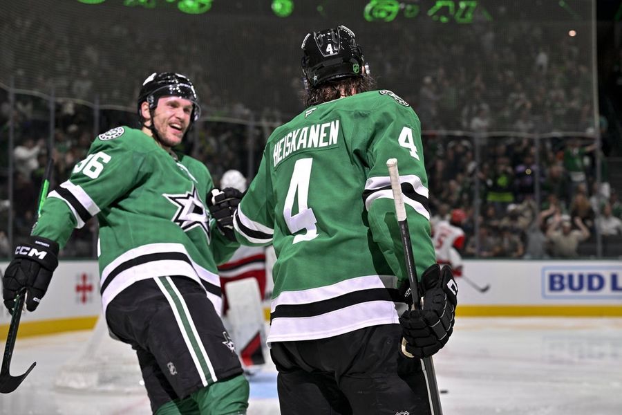 NHL: Carolina Hurricanes at Dallas Stars