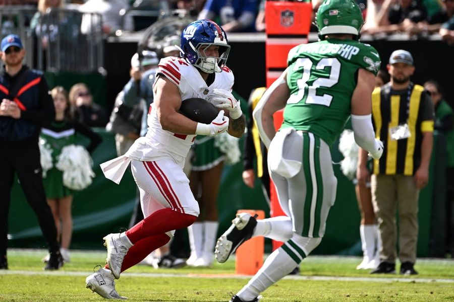 Giants RB Cam Skattebo dislocates ankle vs. Eagles