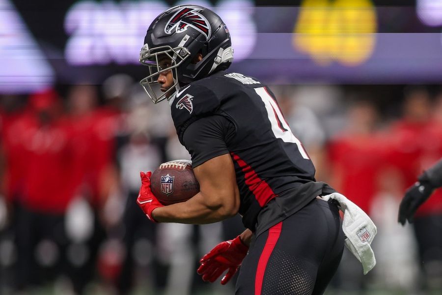 Los 49ers fichan al receptor KhaDarel Hodge y al liniero defensivo Ogbo Okoronkwo.