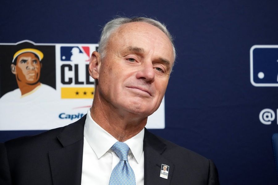 Manfred disputes MLBPA's notion that CBA ads are 'perverse'