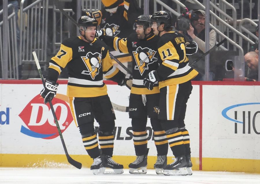 NHL: St. Louis Blues at Pittsburgh Penguins
