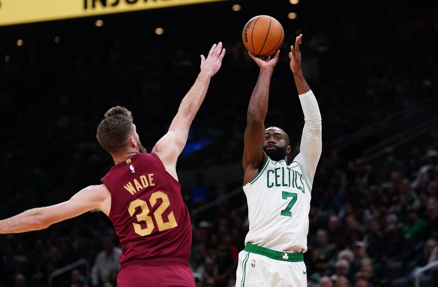 Jaylen Brown, Celtics pull away from Cavaliers