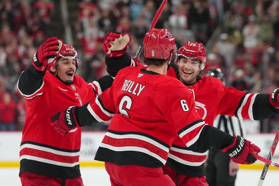 NHL: New York Islanders at Carolina Hurricanes