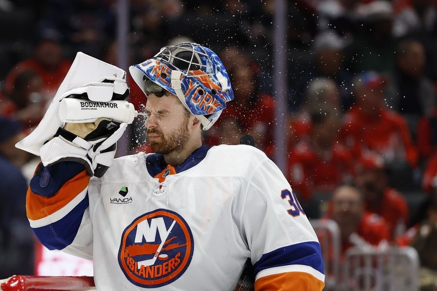 Hot goalies featured when Blue Jackets visit Islanders