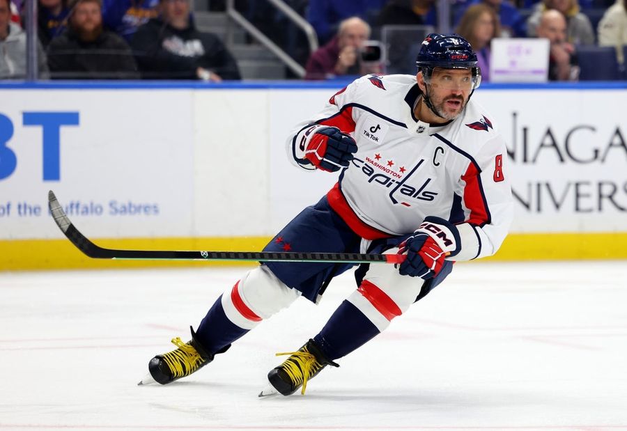 Capitals' Alex Ovechkin becomes 1st NHL player to score 900 goals