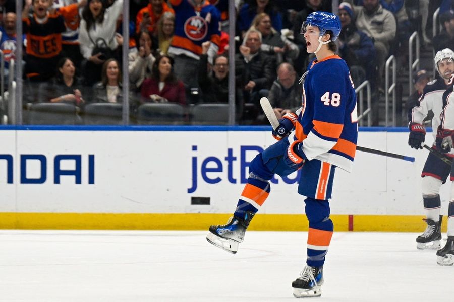Islanders rally for two late goals to stun Blue Jackets