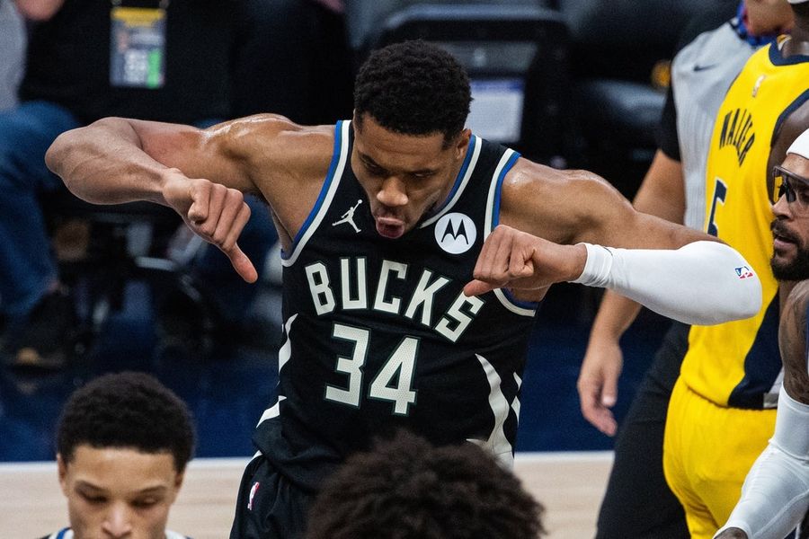 Giannis Antetokounmpo buzzer-beater lifts Bucks over Pacers