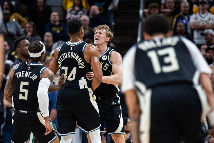 NBA: Milwaukee Bucks at Indiana Pacers