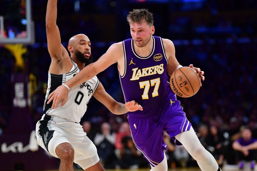 NBA: San Antonio Spurs at Los Angeles Lakers