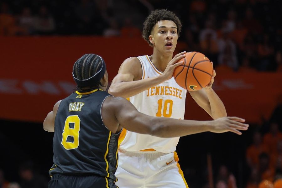 Nate Ament drops 23 as No. 18 Tennessee routs Northern Kentucky