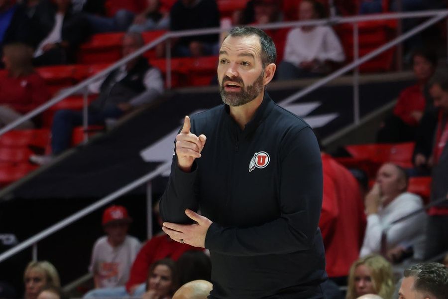 Utah keeps Holy Cross close, pulls away late on efficient night