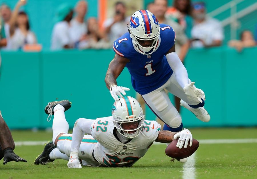 De’Von Achane runs wild as Dolphins emphatically solve Bills