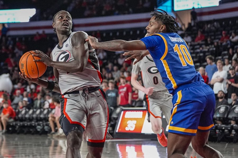 Georgia keeps up offensive pressure, rolls past Morehead State