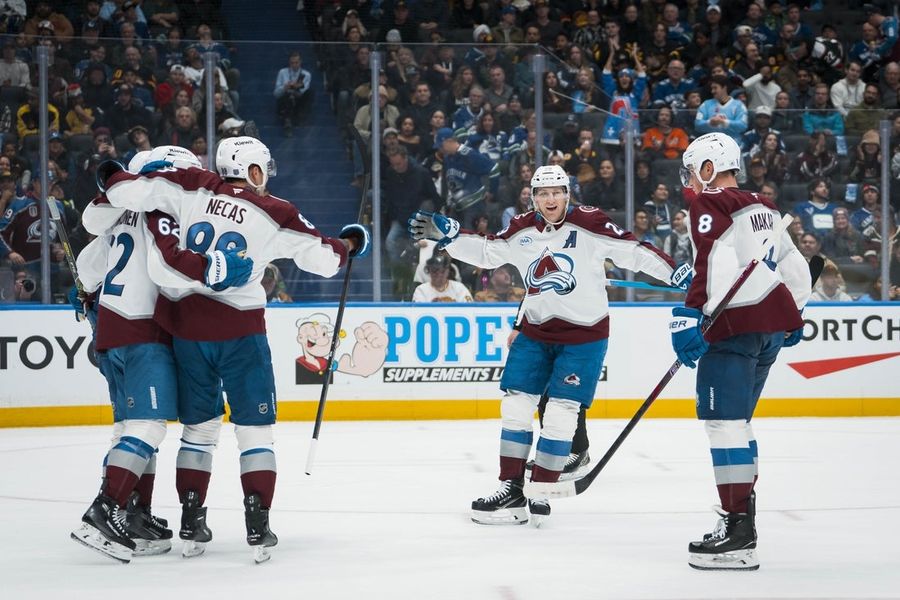 Resumen de la NHL: El gol de Gavin Brindley en tiempo extra le da la victoria al Avalanche sobre los Canucks