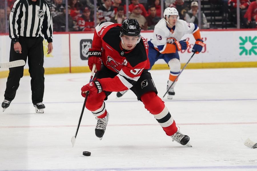 NHL: New York Islanders at New Jersey Devils