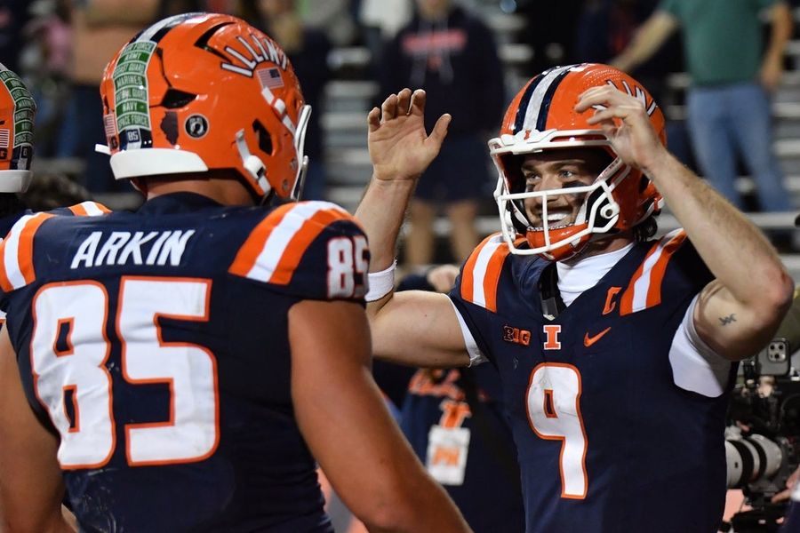 Illinois forces four turnovers, holds off Northwestern in snowy rivalry win