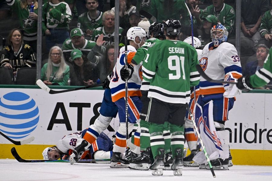 NHL: New York Islanders at Dallas Stars