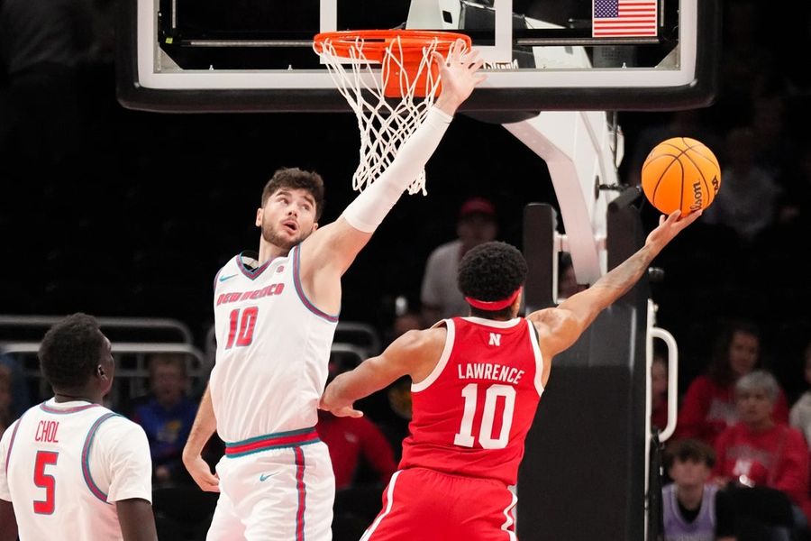 Jamarques Lawrence, Nebraska extend nation's longest win streak