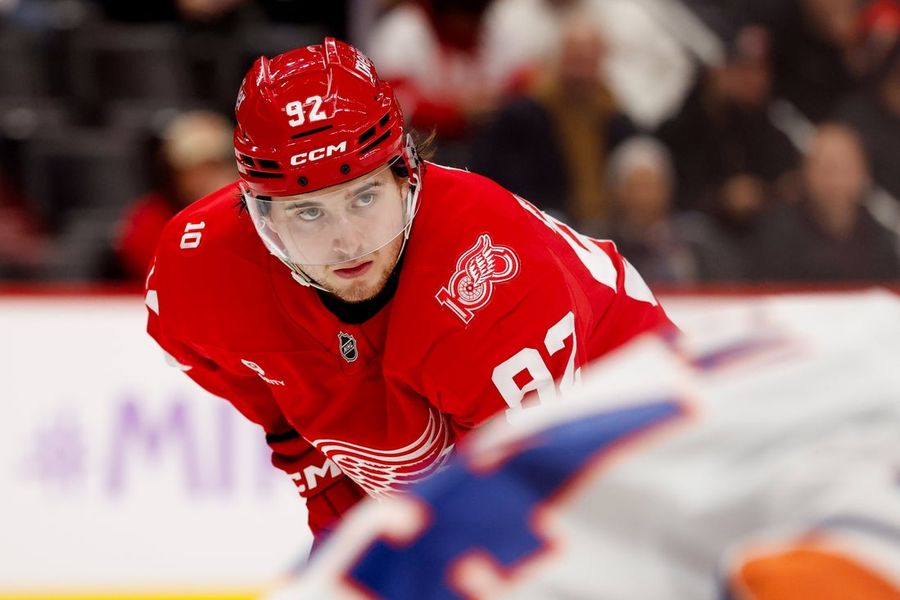 NHL: New York Islanders at Detroit Red Wings